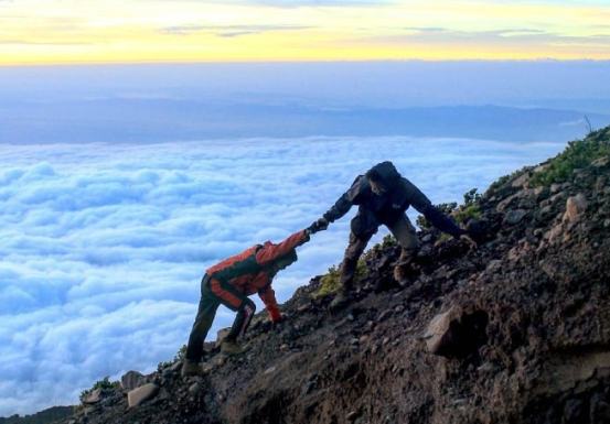 Misteri Gunung Slamet dan Foto Keindahan Alamnya